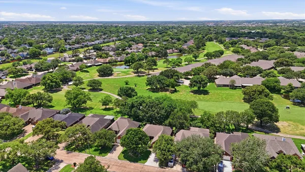 Property Slideshow image 3 of 38 | 3918 e peach hollow cir, Pearland, TX, 77584