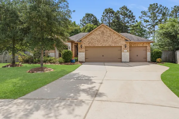 Property Slideshow image 2 of 50 | 19 s sandbells park ln, Montgomery, TX, 77316