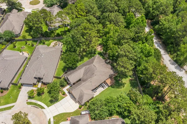 Property Slideshow image 3 of 50 | 19 s sandbells park ln, Montgomery, TX, 77316