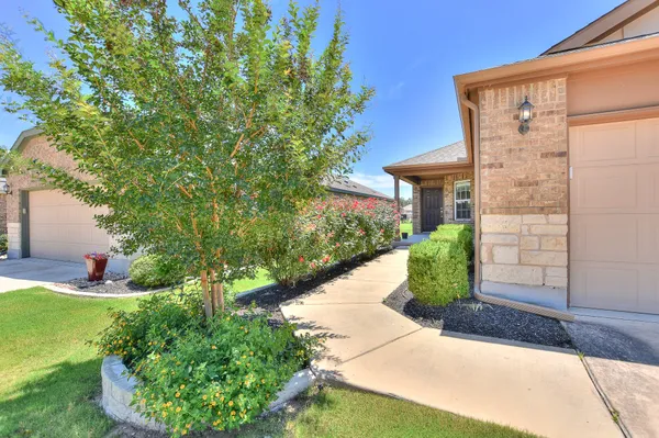 Property Slideshow image 3 of 33 | 512 rockport st, Georgetown, TX, 78633