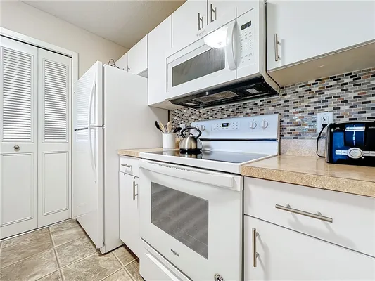 Property Slideshow image 3 of 34 | 46 plantation dr 203, Vero Beach, FL, 32966