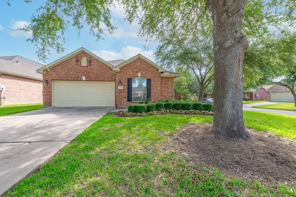 Property Slideshow image 2 of 26 | 5331 valley bluff ln, Katy, TX, 77494