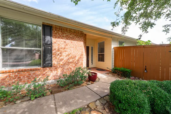 Property Slideshow image 3 of 26 | 5331 valley bluff ln, Katy, TX, 77494
