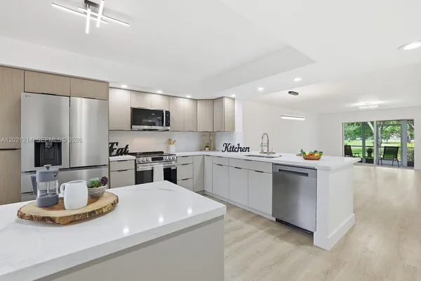 Property Slideshow image 2 of 29 | 300 sw 130th ter 110b, Pembroke Pines, FL, 33027