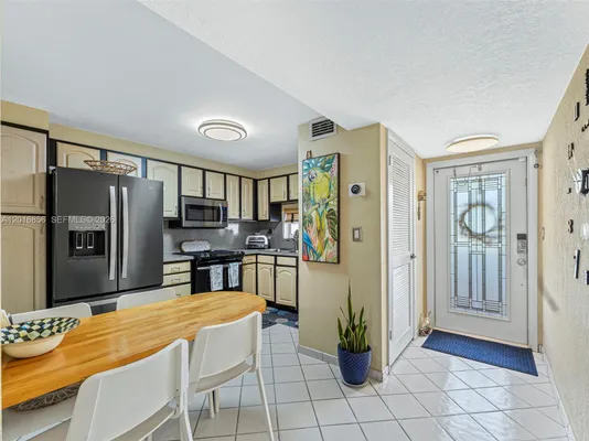 Property Slideshow image 3 of 35 | 9820 s hollybrook lake dr 208, Pembroke Pines, FL, 33025
