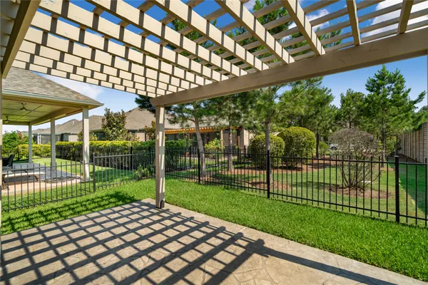 Property Slideshow image 2 of 31 | 516 nokota dr, Spring, TX, 77382