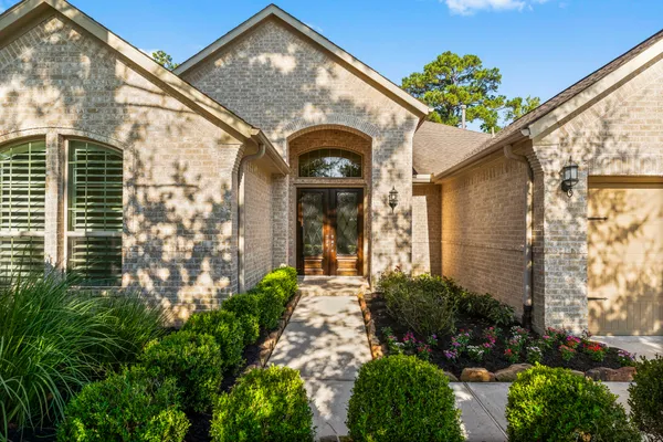 Property Slideshow image 3 of 40 | 8 s elderberry trl, Montgomery, TX, 77316