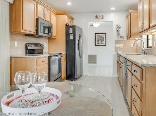 Property Slideshow image 3 of 32 | 7 maplewood ct, Lake Placid, FL, 33852