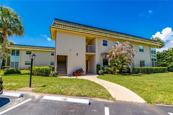 Property Slideshow image 3 of 32 | 7 vista gardens trl 204, Vero Beach, FL, 32962