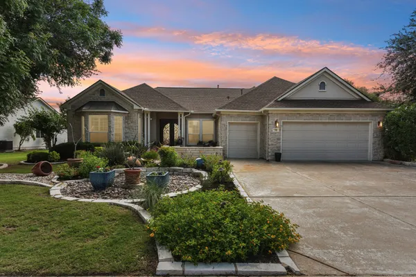 Property Slideshow image 2 of 22 | 195 dove hollow trl, Georgetown, TX, 78633