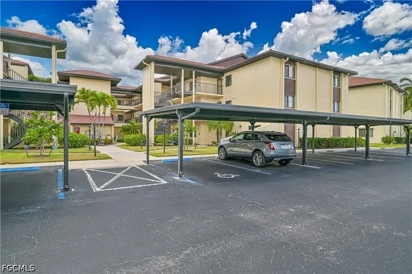 Property Slideshow image 3 of 40 | 11540 caravel cir 3030, Fort Myers, FL, 33908