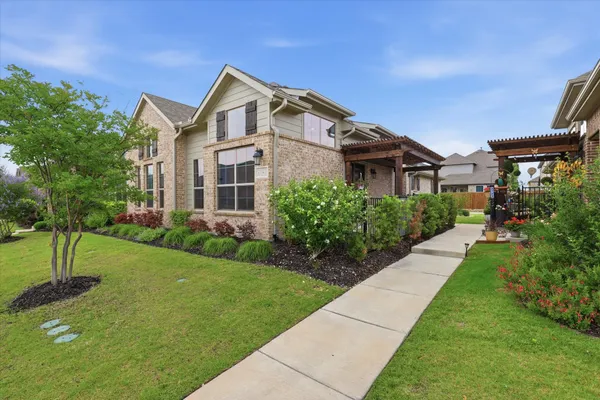 Property Slideshow image 2 of 28 | 2721 garden gate ln, Wylie, TX, 75098