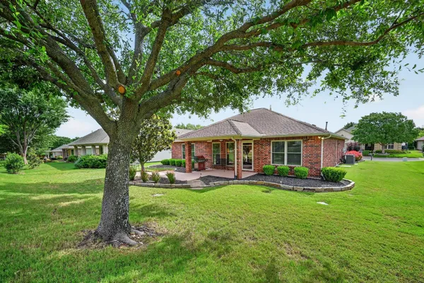 Property Slideshow image 2 of 40 | 9124 starwood ln, Denton, TX, 76207