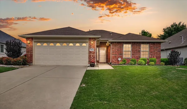 Property Slideshow image 3 of 40 | 9124 starwood ln, Denton, TX, 76207
