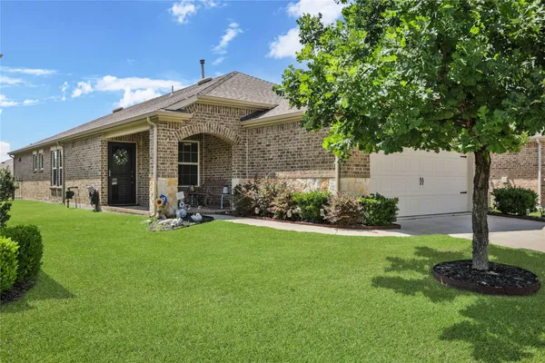 Property Slideshow image 2 of 35 | 8775 shore crest rd, Frisco, TX, 75036