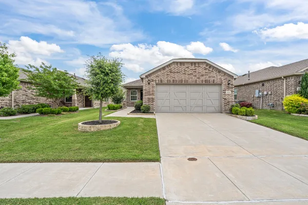 Property Slideshow image 2 of 32 | 804 hidden eddy dr, Mckinney, TX, 75071