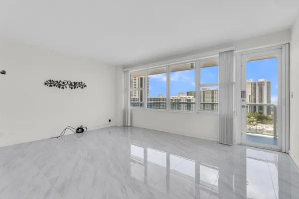 Property Slideshow image 3 of 48 | 3300 ne 36th st 1711, Fort Lauderdale, FL, 33308