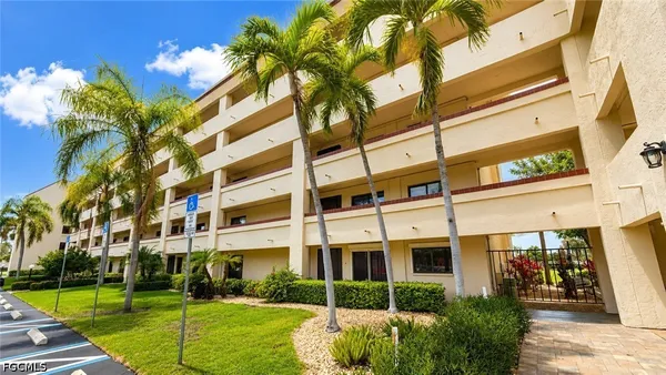 Property Slideshow image 2 of 32 | 7430 lake breeze dr 311, Fort Myers, FL, 33907