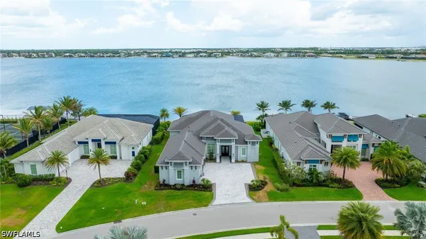 Property Slideshow image 2 of 50 | 11441 canal grande dr, Fort Myers, FL, 33913