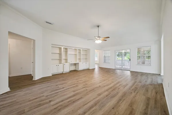 Property Slideshow image 3 of 23 | 3827 e peach hollow cir, Pearland, TX, 77584