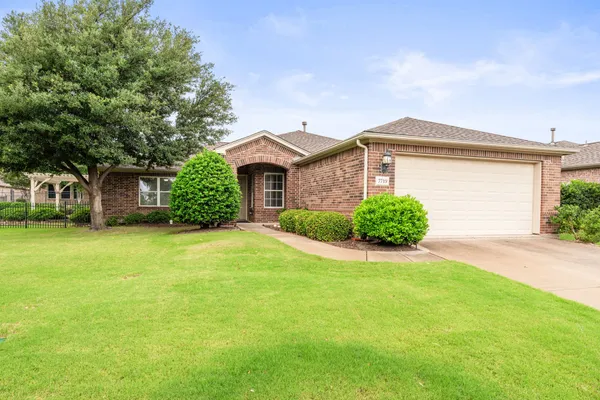 Property Slideshow image 2 of 37 | 7719 oakland hills ln, Frisco, TX, 75036