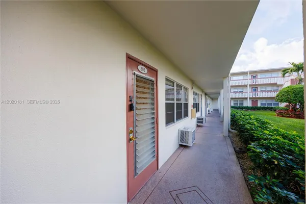 Property Slideshow image 3 of 50 | 303 preston h 303, Boca Raton, FL, 33434