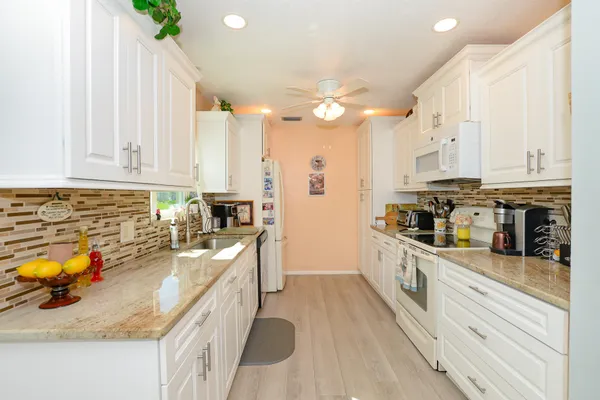 Property Slideshow image 3 of 37 | 18 lake vista trl 107, Port St Lucie, FL, 34952