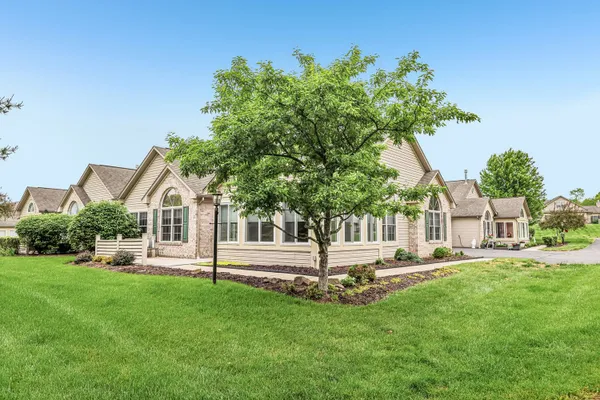 Property Slideshow image 2 of 44 | 2014 jamestown ct, Adams Twp, PA, 16059