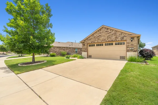 Property Slideshow image 2 of 39 | 308 holiday creek ln, Georgetown, TX, 78633