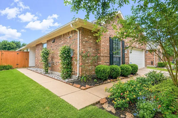 Property Slideshow image 2 of 29 | 5306 baron trace ln, Katy, TX, 77494