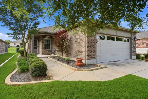 Property Slideshow image 2 of 38 | 821 hamilton ln, Georgetown, TX, 78633
