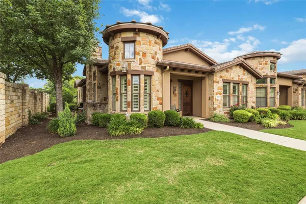 Property Slideshow image 3 of 33 | 104 rivalto cir 1, Lakeway, TX, 78734