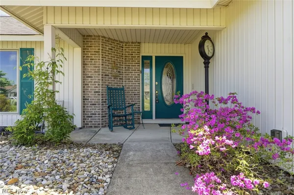 Property Slideshow image 3 of 45 | 33037 pebblebrook dr, North Ridgeville, OH, 44039