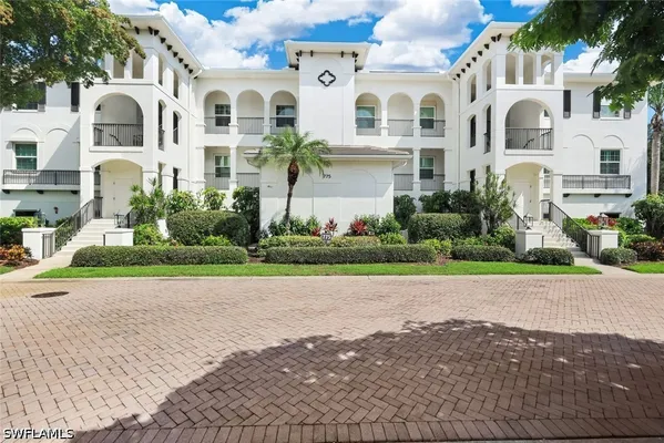 Property Slideshow image 2 of 33 | 775 bentwater cir 204, Naples, FL, 34108