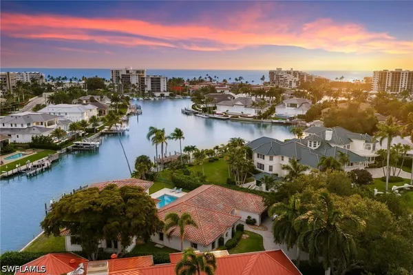 Property Slideshow image 2 of 14 | 350 bow line bnd, Naples, FL, 34103