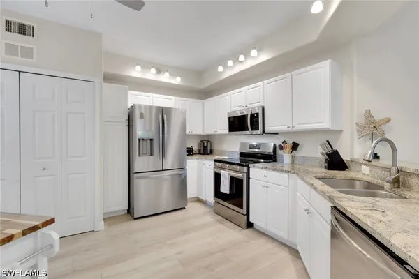Property Slideshow image 3 of 26 | 9653 hemingway ln 3304, Fort Myers, FL, 33913