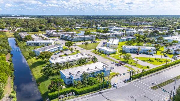 Property Slideshow image 2 of 33 | 9780 marina blvd 424, Boca Raton, FL, 33428