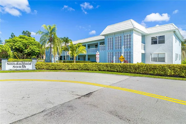 Property Slideshow image 3 of 33 | 9780 marina blvd 424, Boca Raton, FL, 33428