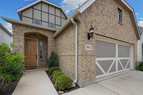 Property Slideshow image 2 of 23 | 2013 flametree ave, New Braunfels, TX, 78132