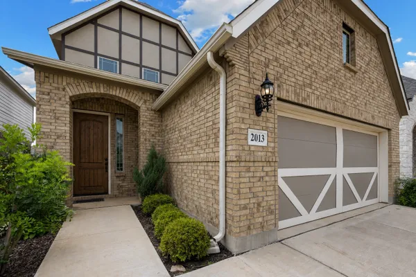 Property Slideshow image 2 of 23 | 2013 flametree ave, New Braunfels, TX, 78132