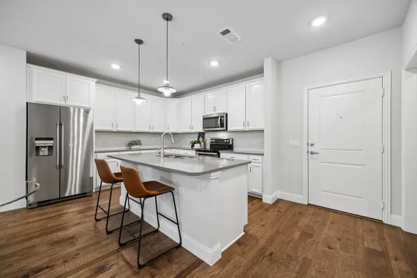Property Slideshow image 3 of 16 | 1735 wittington pl 2205, Farmers Branch, TX, 75234