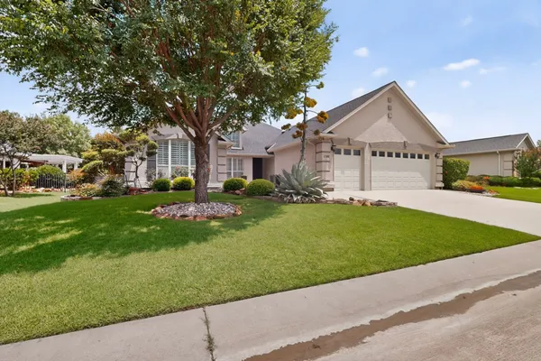 Property Slideshow image 3 of 40 | 11308 brandon dr, Denton, TX, 76207