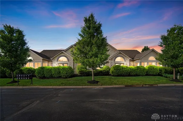 Property Slideshow image 3 of 28 | 2419 locust hill blvd, Beavercreek, OH, 45431