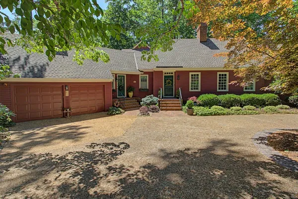 Property Slideshow image 2 of 52 | 19 whittakers mill rd, Williamsburg, VA, 23185