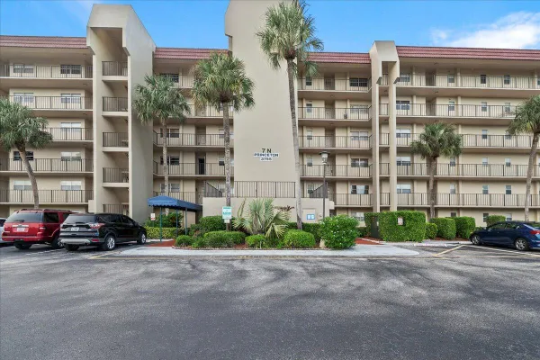 Property Slideshow image 2 of 51 | 3755 via poinciana 611, ,, FL, 33467