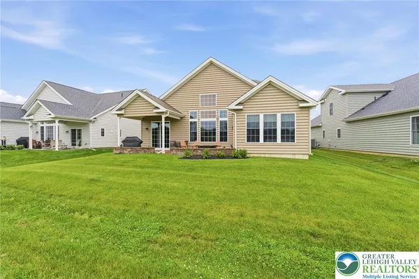 Property Slideshow image 3 of 45 | 5537 traditions dr, Upper Saucon Twp, PA, 18036