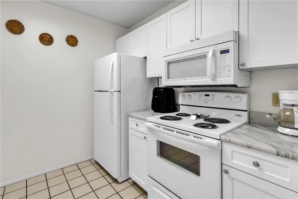Property Slideshow image 2 of 36 | 30 plantation dr 205, Vero Beach, FL, 32966