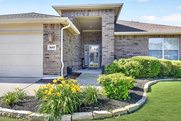 Property Slideshow image 3 of 26 | 9605 rosewood dr, Denton, TX, 76207