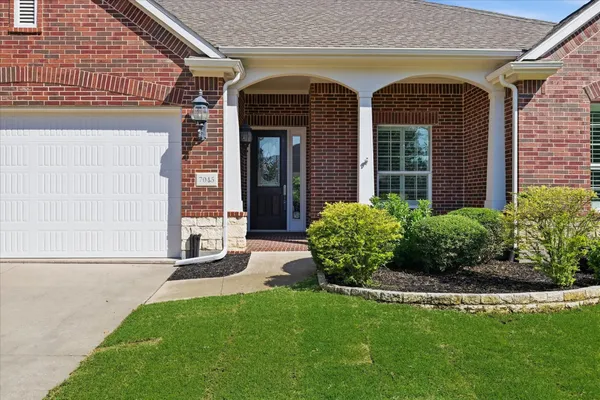 Property Slideshow image 3 of 39 | 7045 lake mead ct, Frisco, TX, 75036