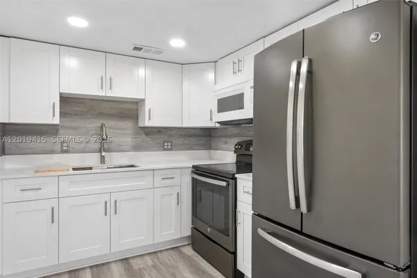 Property Slideshow image 2 of 25 | 13455 sw 9th ct 314j, Pembroke Pines, FL, 33027